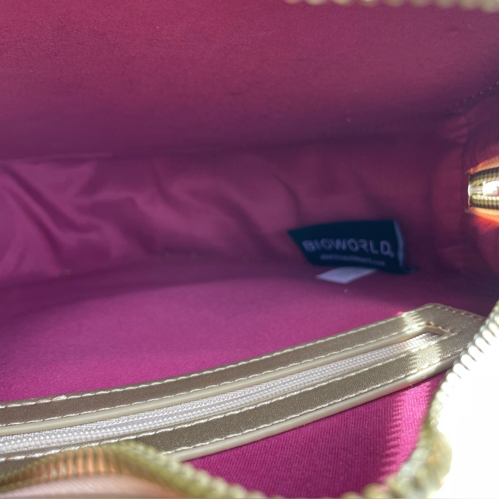 Disney Snow White Magic Mirror Crossbody Purse - 3-Way Lenticular Effect - Picture 7 of 16